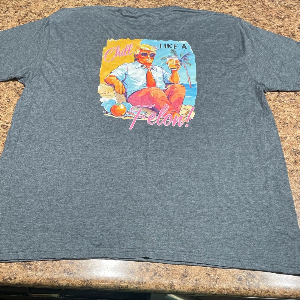 NEW TRUMP DONALD T-SHIRT 2X CHILLIN LIKE A FELON